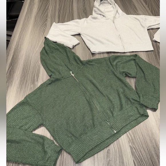 Gilly Hicks bundle (2) cropped zip up hoodies jackets Size Small Green & Gray - Picture 2 of 9